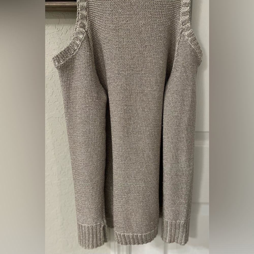 BCBG Max Azaria Women’s Cold Shoulder Metallic Cable Knit L/S Sweater-XS-EUC - Picture 6 of 16